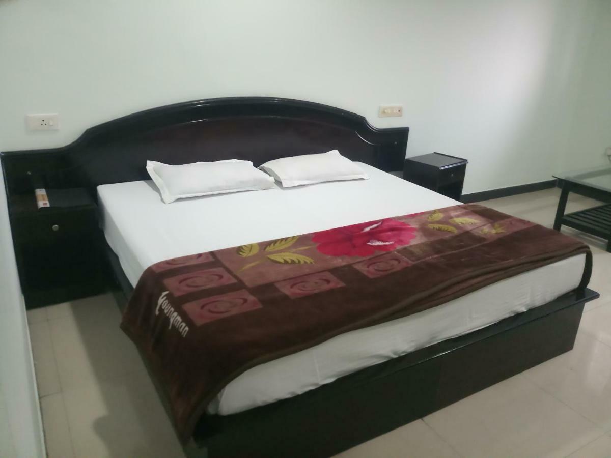 Hotel Vindhwashni Haldwāni Buitenkant foto
