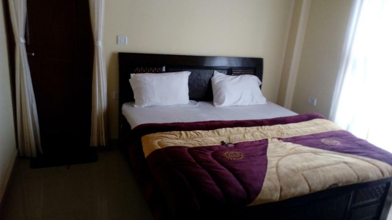 Hotel Vindhwashni Haldwāni Buitenkant foto