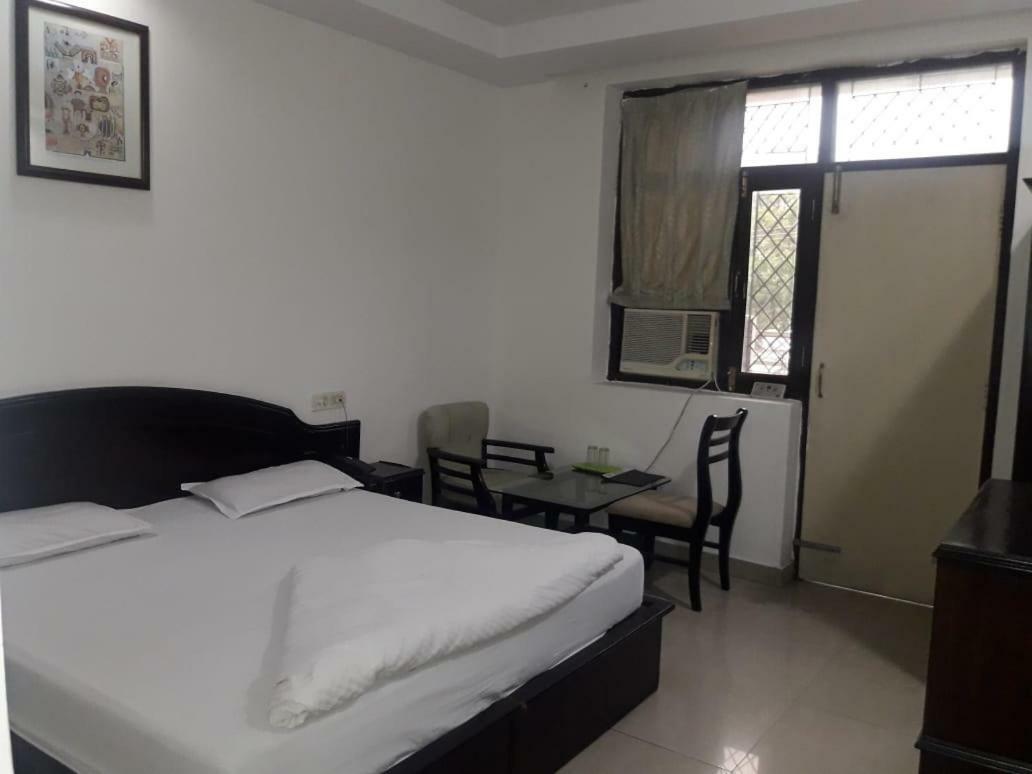 Hotel Vindhwashni Haldwāni Buitenkant foto