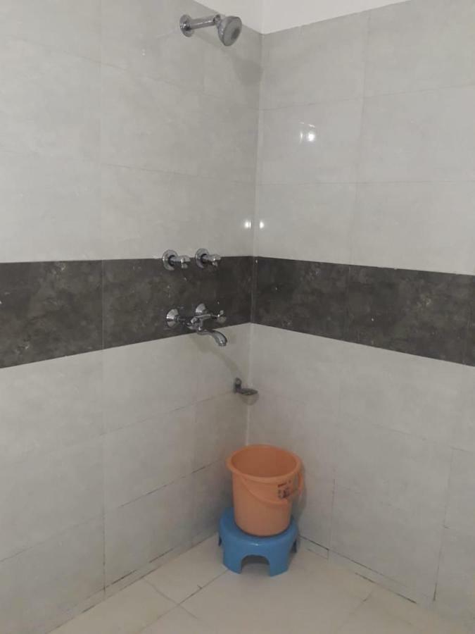 Hotel Vindhwashni Haldwāni Buitenkant foto