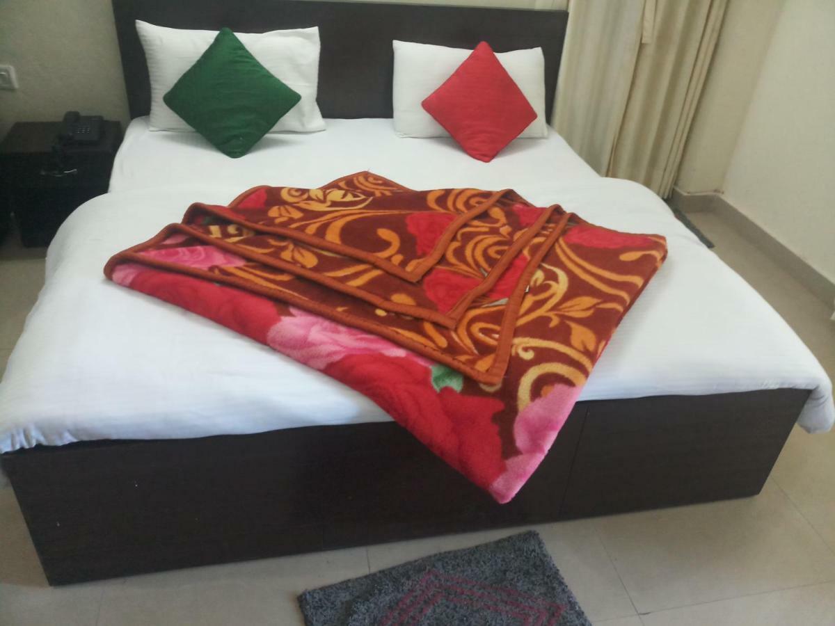 Hotel Vindhwashni Haldwāni Buitenkant foto
