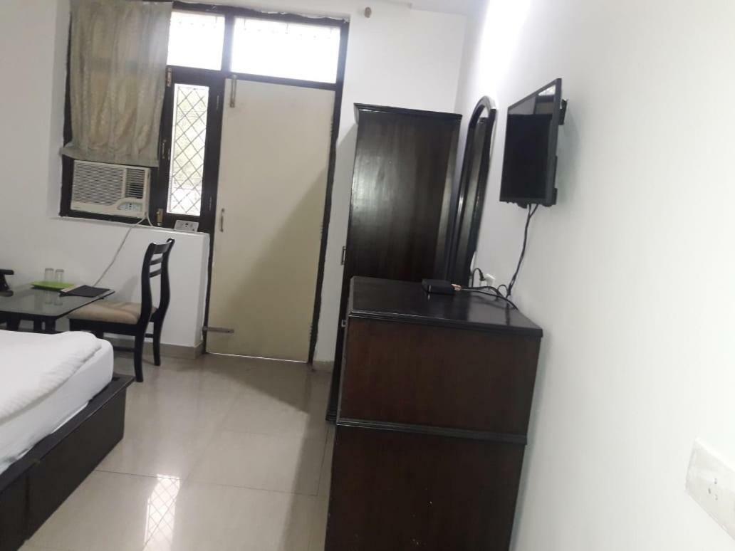 Hotel Vindhwashni Haldwāni Buitenkant foto