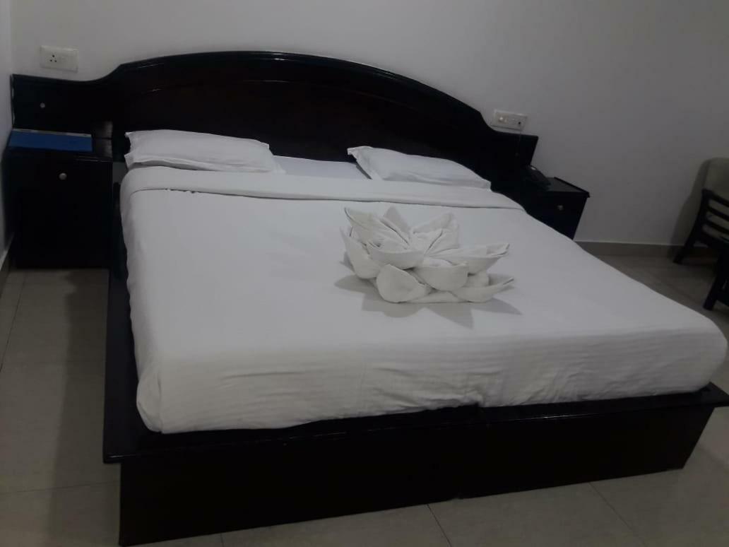 Hotel Vindhwashni Haldwāni Buitenkant foto